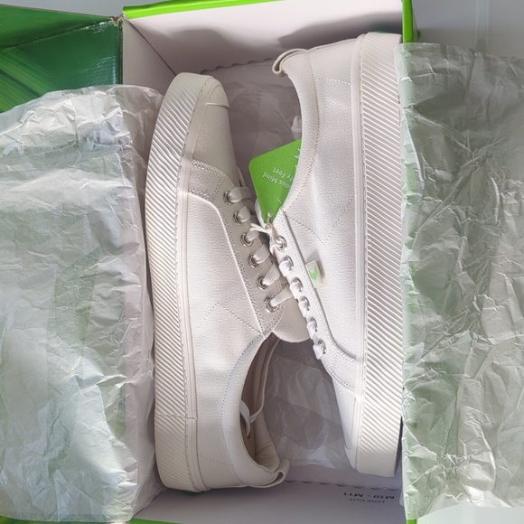 Cariuma (Off-White Canvas/White Sole) 10.5M/12W - Picture 5 of 8